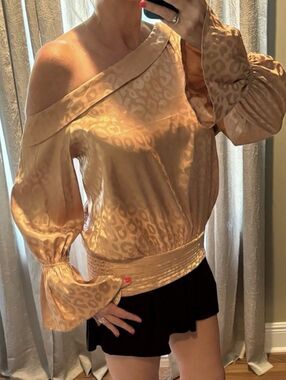 New Mazik Blouse Gold Leopard Print Off The Shoulder Size Large Long Bell Sleeve